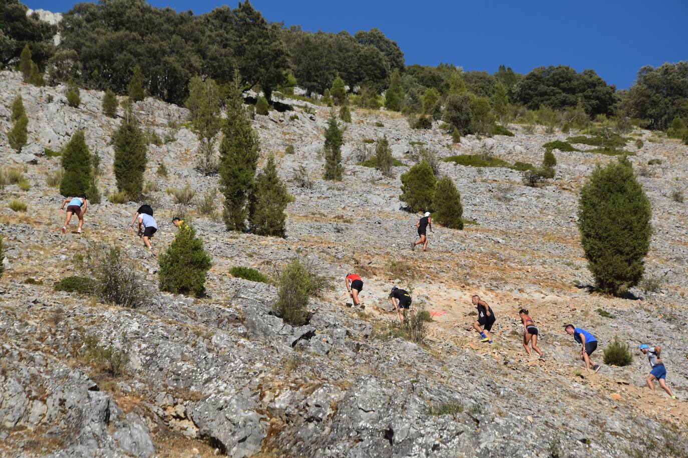 Fotos: La subida a la Cruz como apertura de las fiestas de Velilla