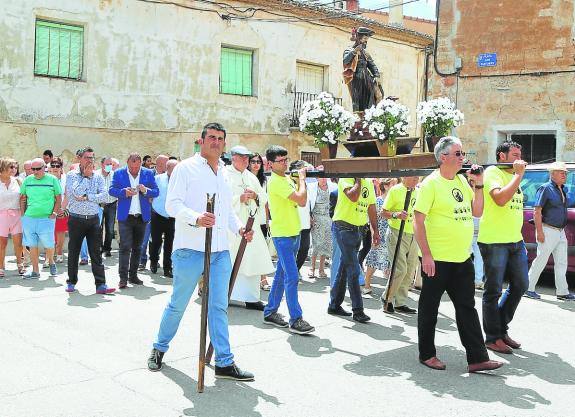 La Comisión Taurina de Torquemada procesionó a San Roque. 