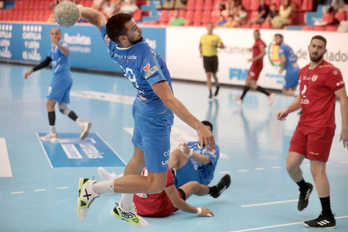 Fotos: El partido amistoso entre el Recoletas y El Haly