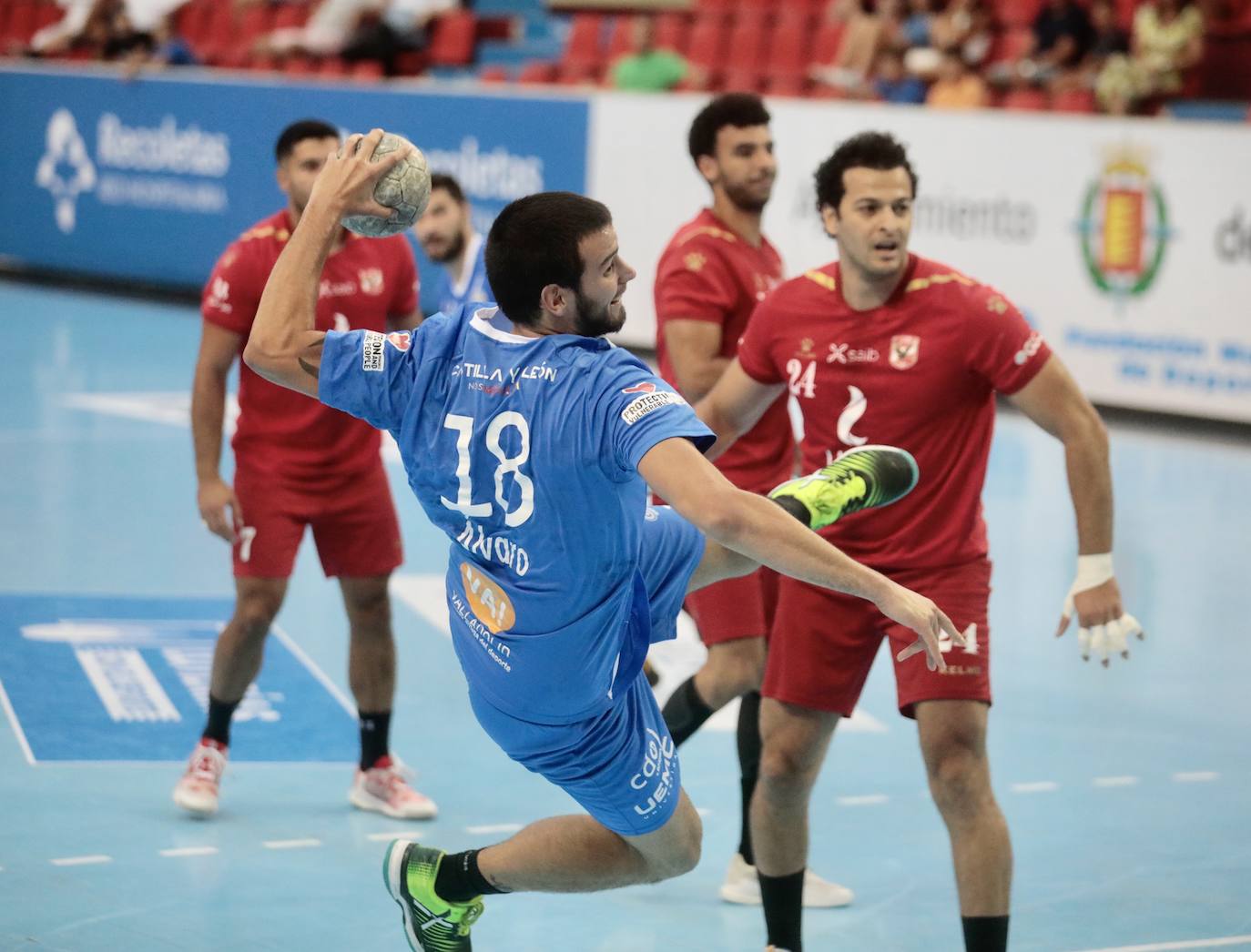 Fotos: El partido amistoso entre el Recoletas y El Haly