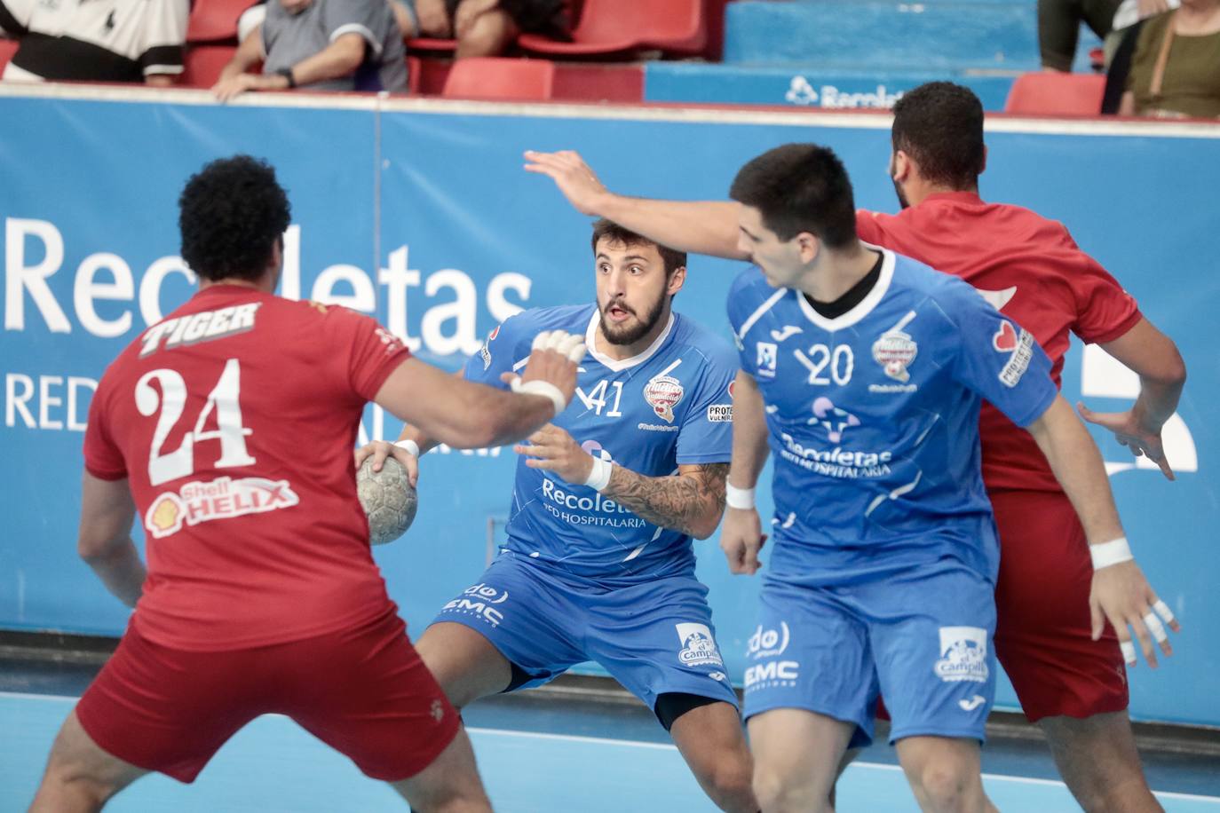 Fotos: El partido amistoso entre el Recoletas y El Haly