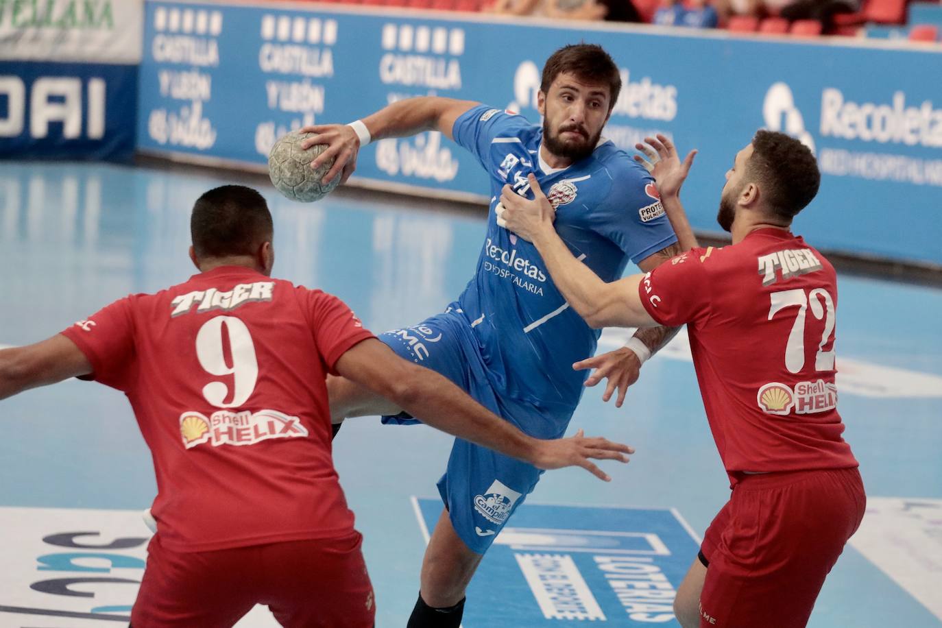 Fotos: El partido amistoso entre el Recoletas y El Haly