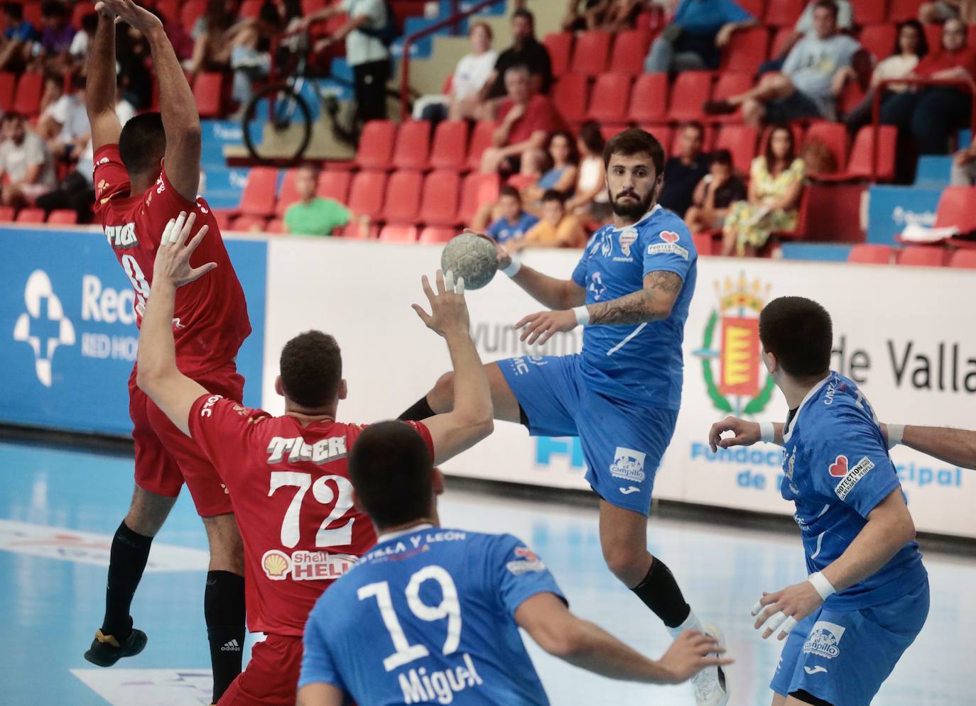 Fotos: El partido amistoso entre el Recoletas y El Haly