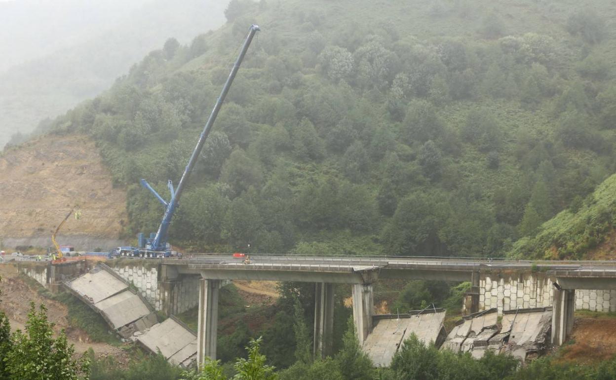 Imagen del vano en «situación precaria» de la A-6 en León. 