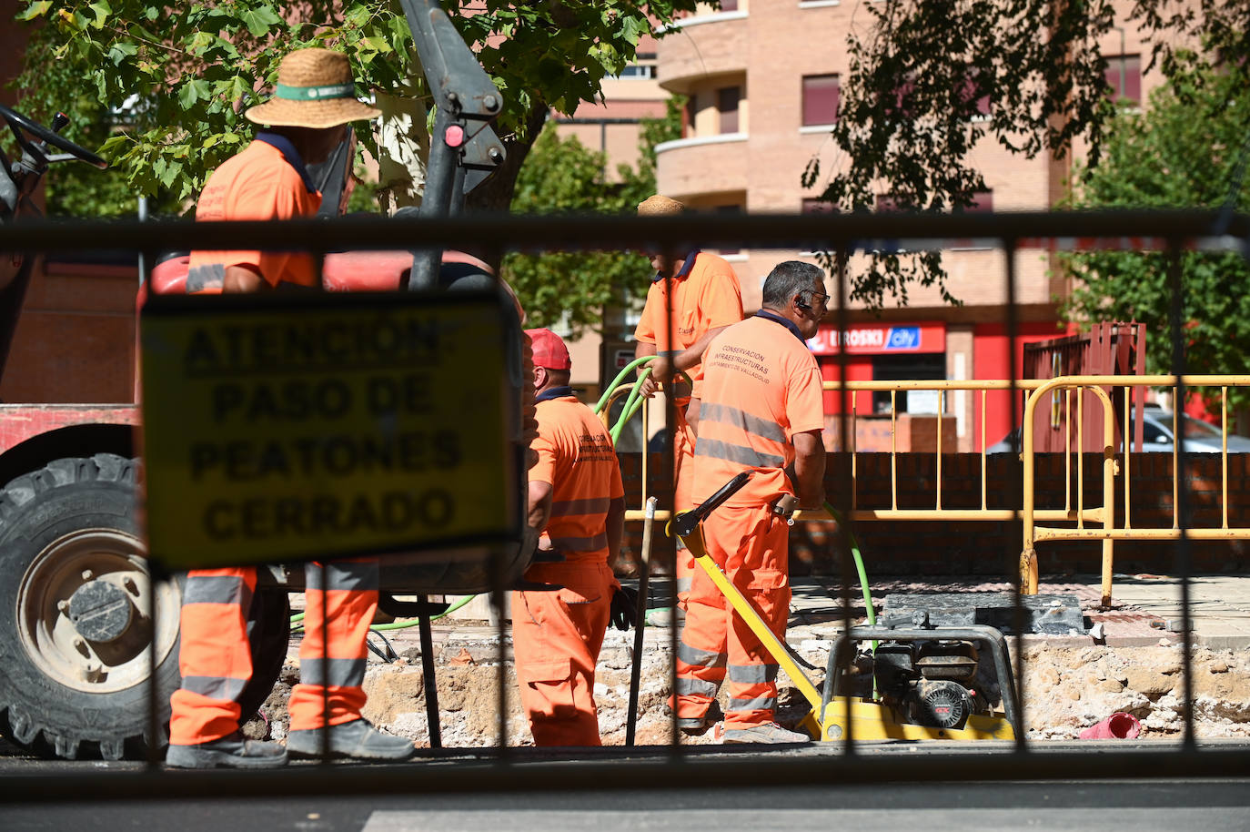 Fotos: Obras en la calle Nochevieja de Valladolid