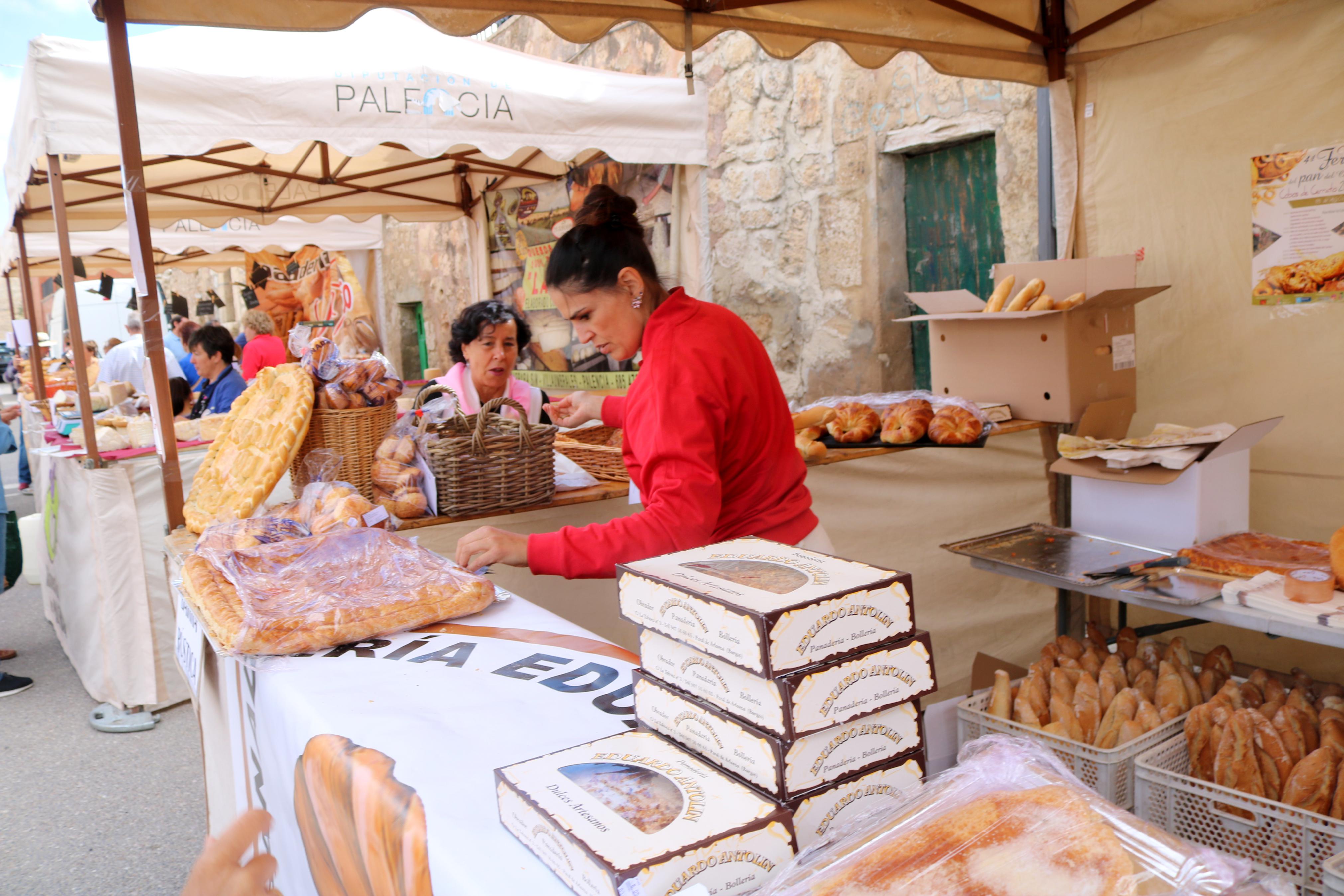 Vecinos y visitantes se volcaron con la Feria del Pan celebrada en Cobos de Cerrato