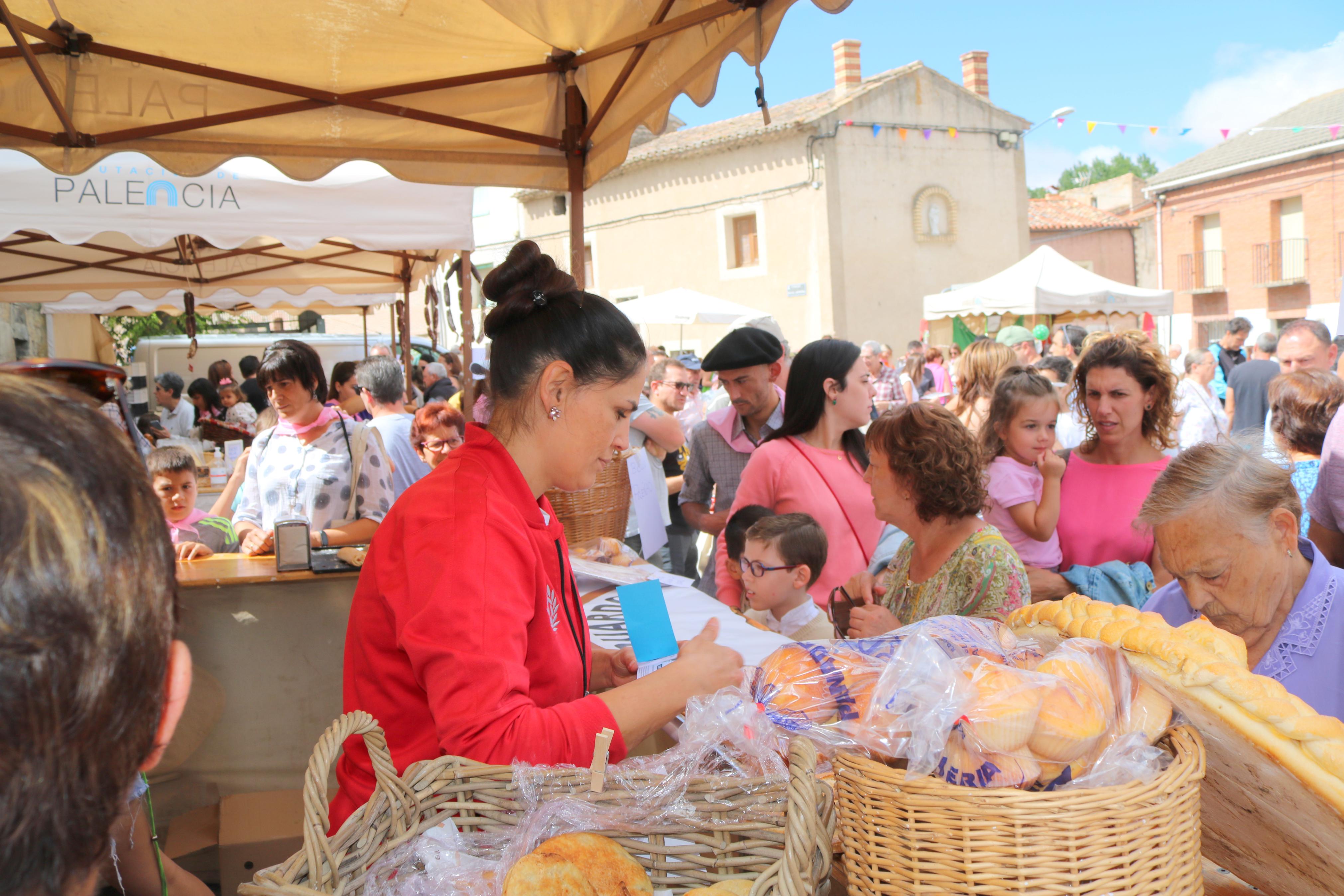 Vecinos y visitantes se volcaron con la Feria del Pan celebrada en Cobos de Cerrato