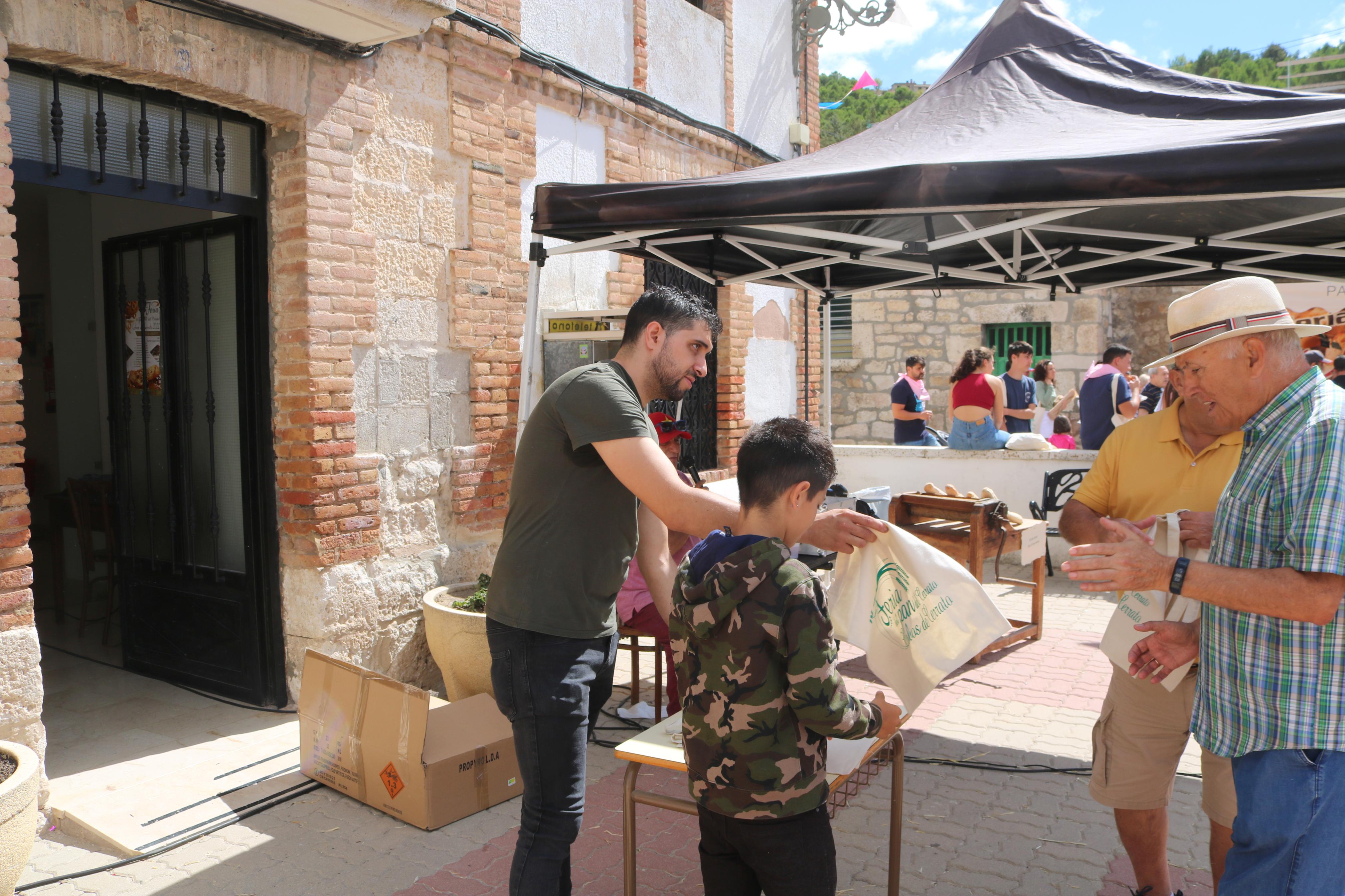 Vecinos y visitantes se volcaron con la Feria del Pan celebrada en Cobos de Cerrato