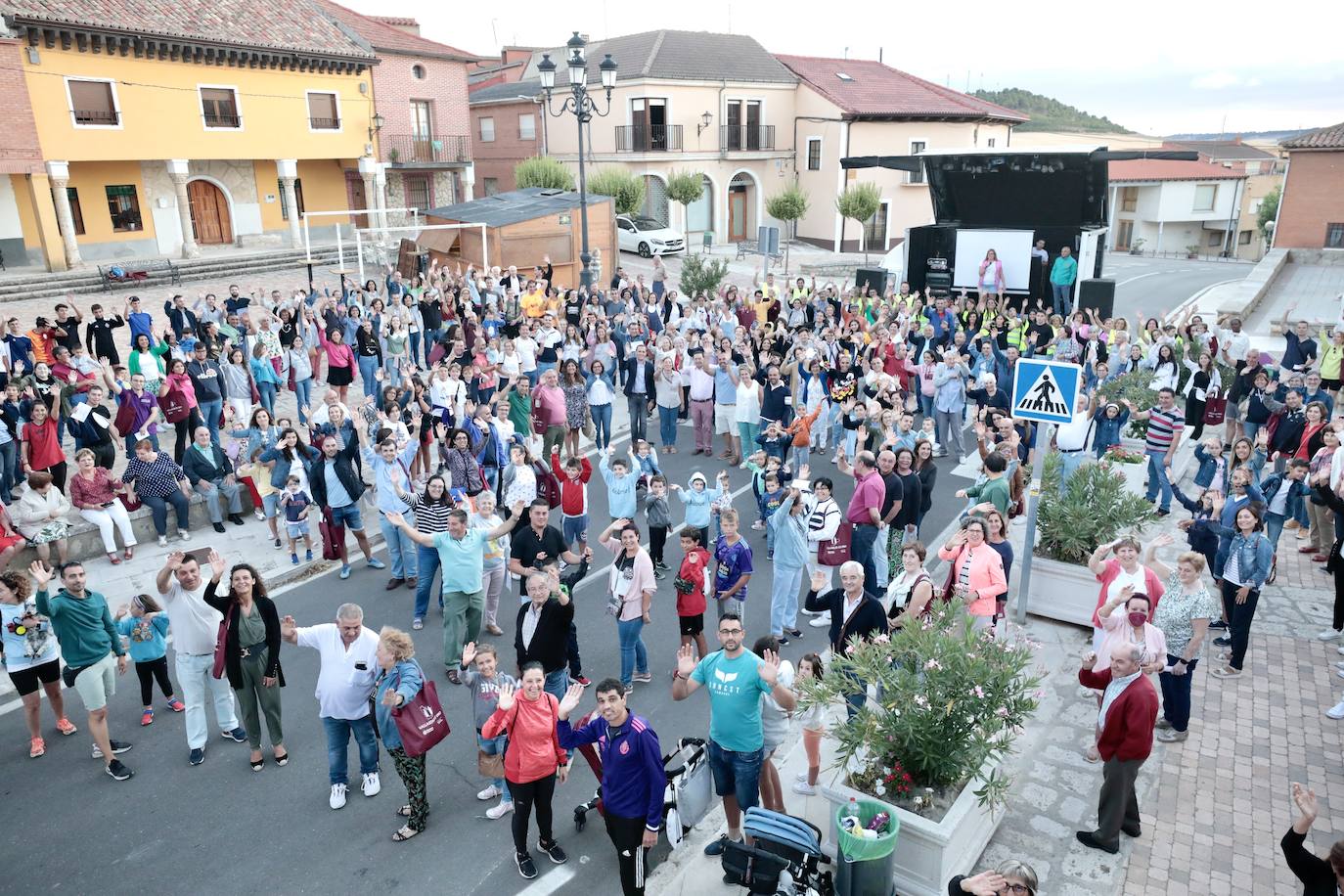 Fotos: Torrelobatón se une en un abrazo solidario para Julia