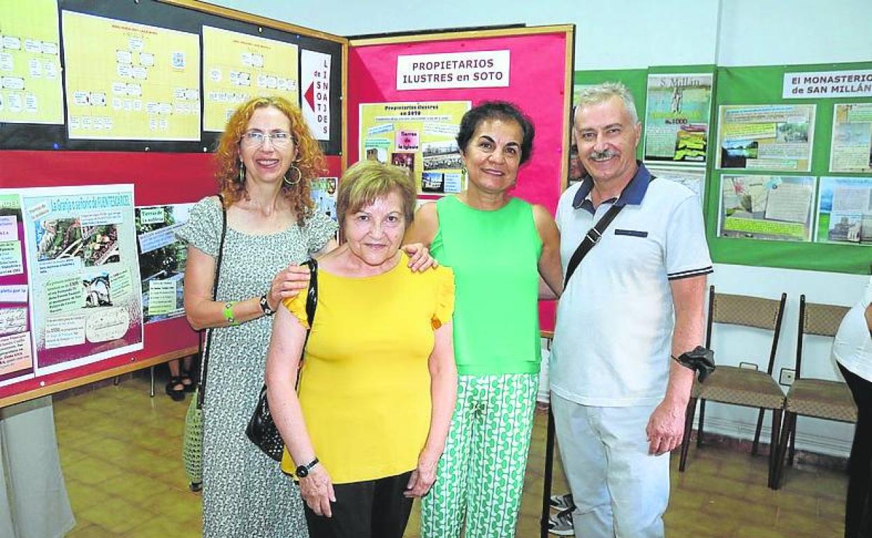 Los organizadores de la muestras posan satisfechos por la acogida. 