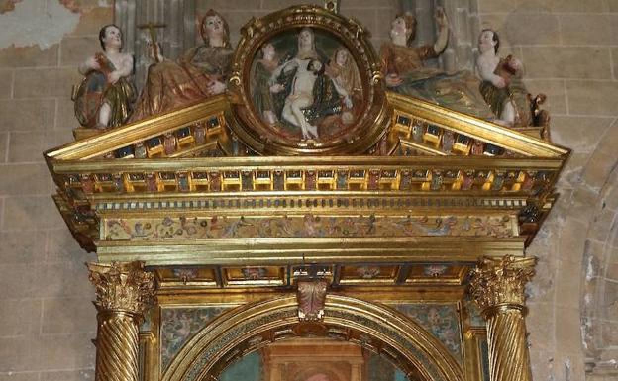 Detalle de uno de los retablos restaurados. 