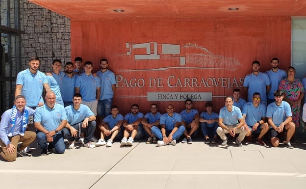 El equipo visitando la bodega Pago de Carraovejas. 