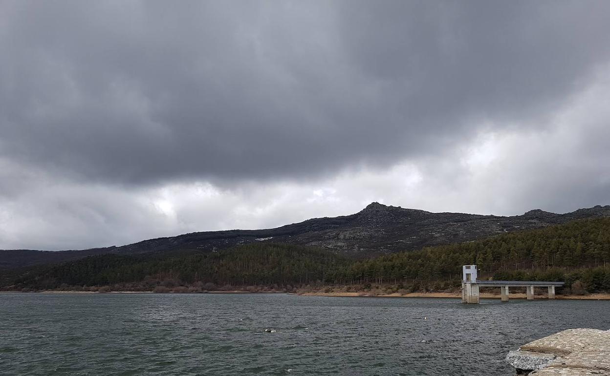 Imagen del Embalse de Navanuño