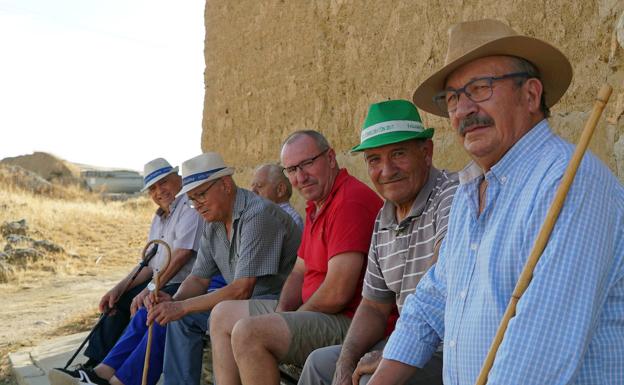 Torreños reunidos en 'La Moncloa' a las siete de la tarde 
