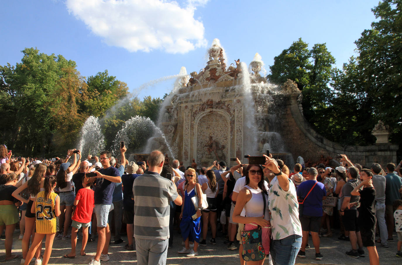 Espectáculo de las fuentes de La Granja con motivo de San Luis.