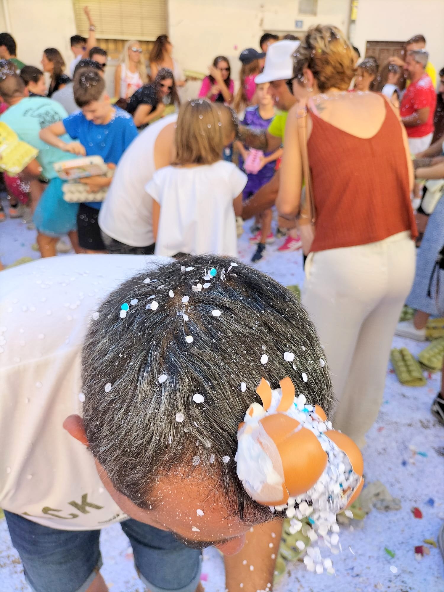 Dueñas vivió una batalla campal con su particular 'guerra de huevos'