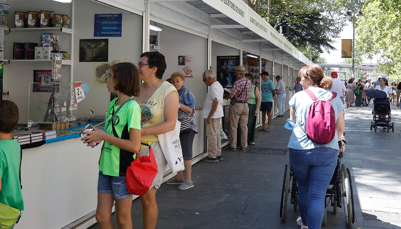 El parque del Salón se enriquece con la Feria del Libro