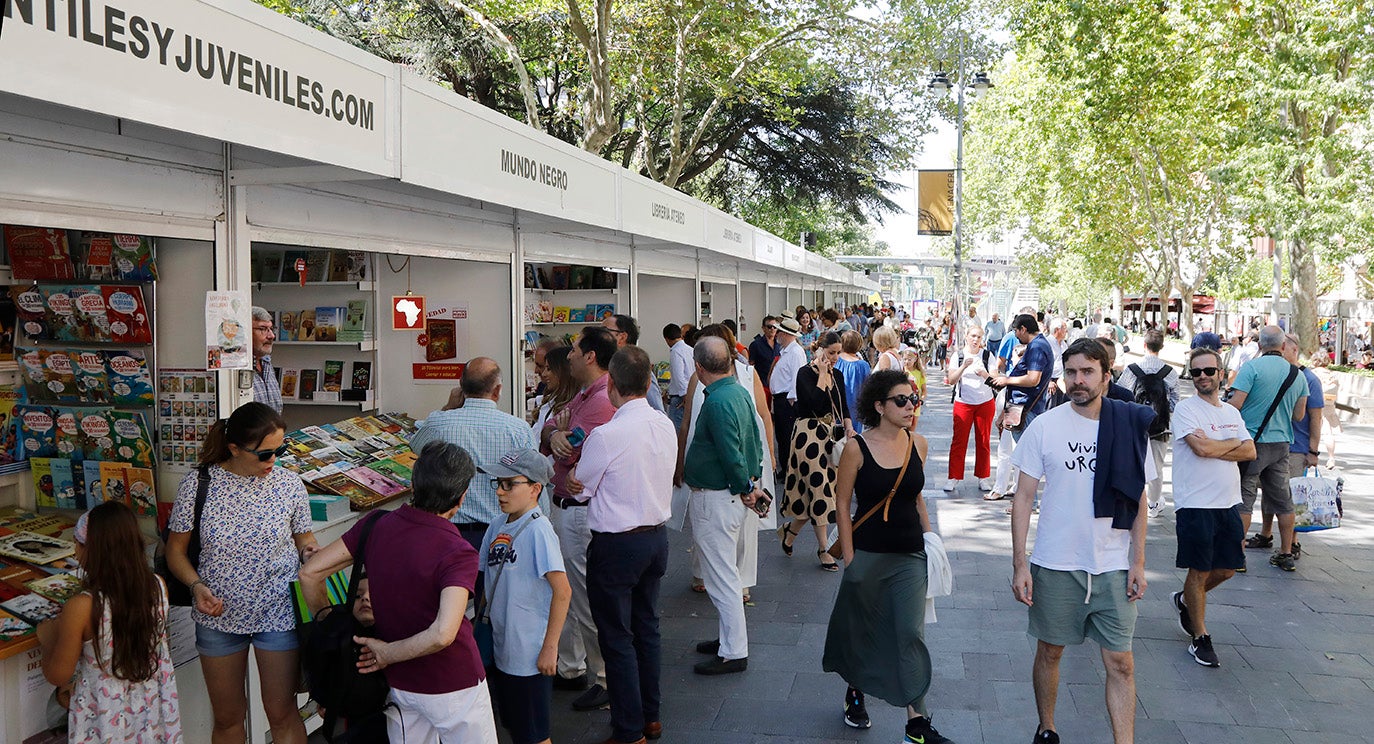 El parque del Salón se enriquece con la Feria del Libro