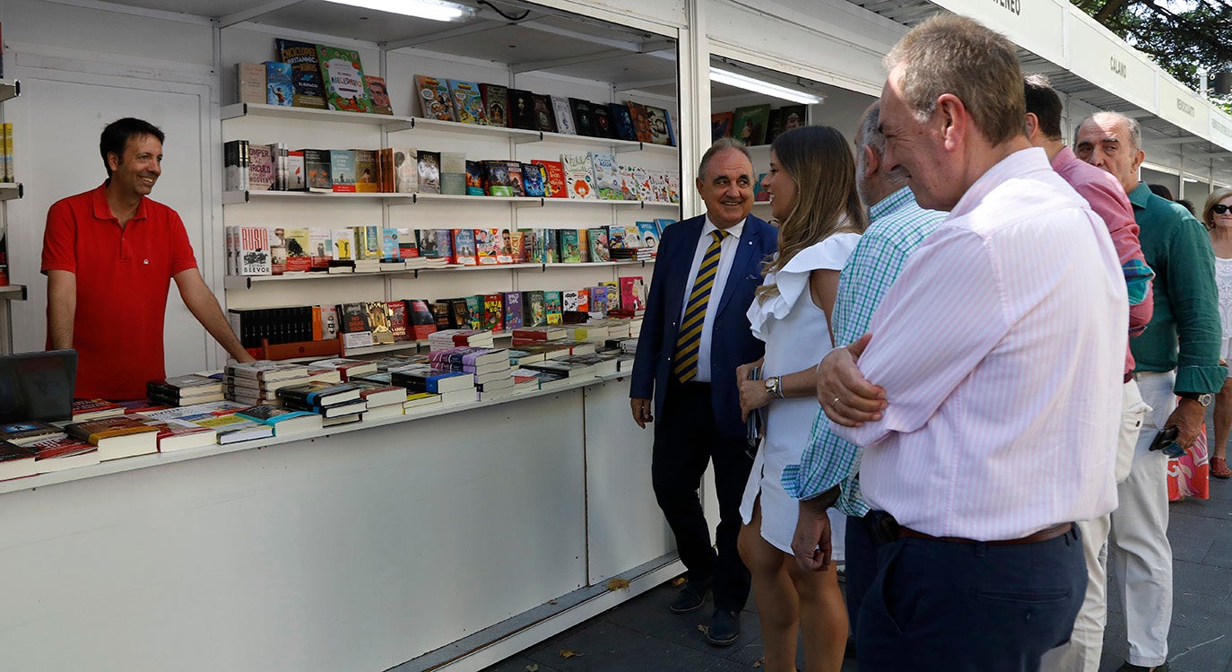 El parque del Salón se enriquece con la Feria del Libro