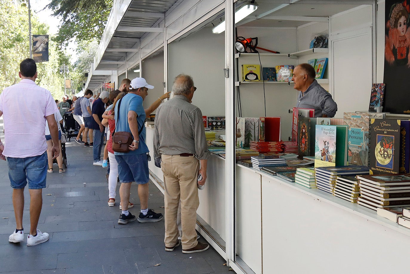 El parque del Salón se enriquece con la Feria del Libro