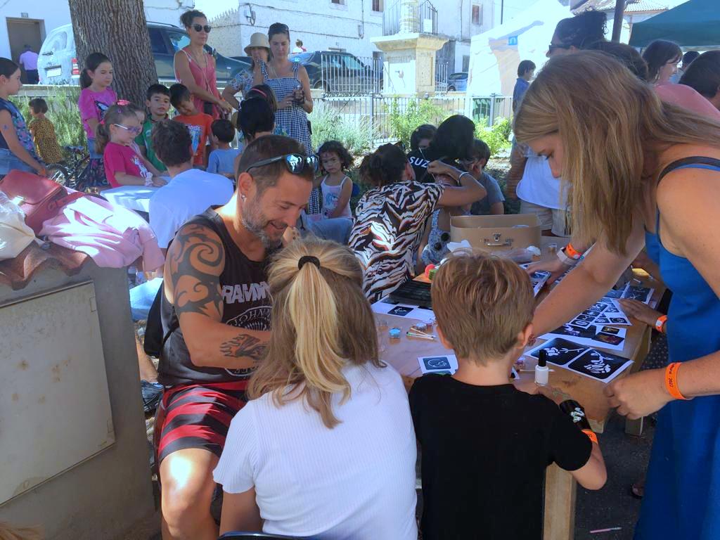 Cevico Navero contó con varios artesanos y productores alimentarios de la comarca