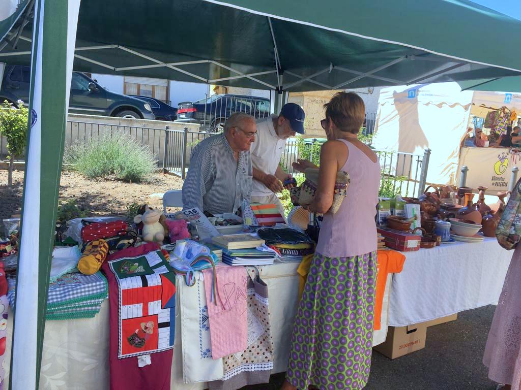 Cevico Navero contó con varios artesanos y productores alimentarios de la comarca