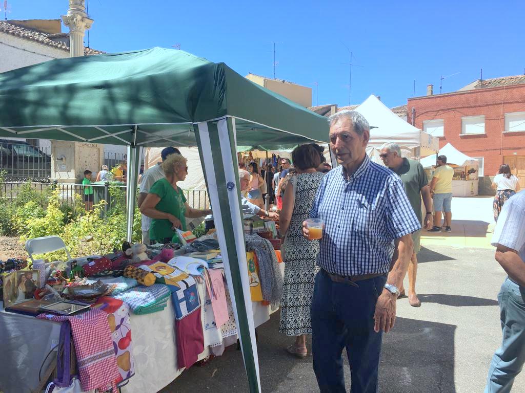 Cevico Navero contó con varios artesanos y productores alimentarios de la comarca