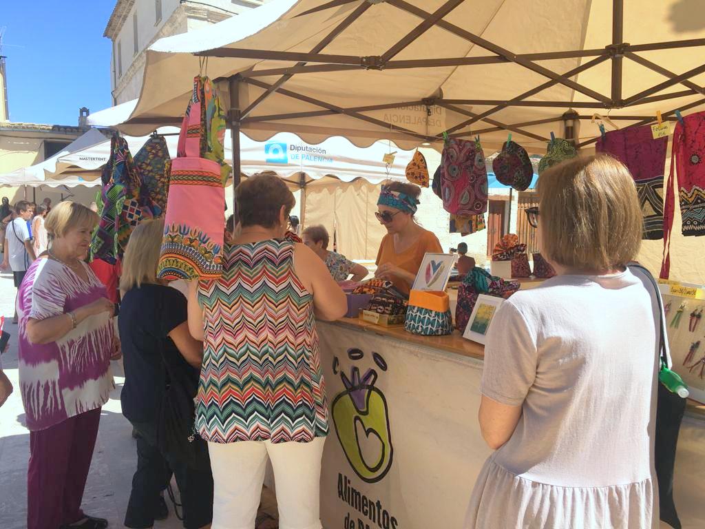 Cevico Navero contó con varios artesanos y productores alimentarios de la comarca