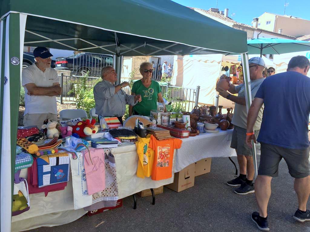 Cevico Navero contó con varios artesanos y productores alimentarios de la comarca