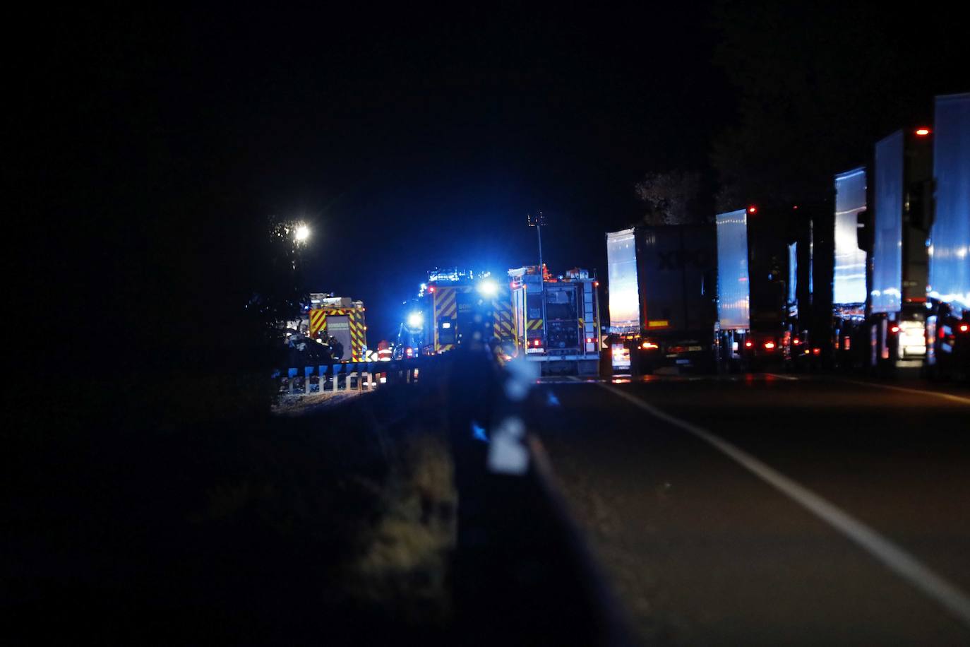 Fotos: Dos muertos en un accidente de tráfico en la N-122 a las afueras de Peñafiel