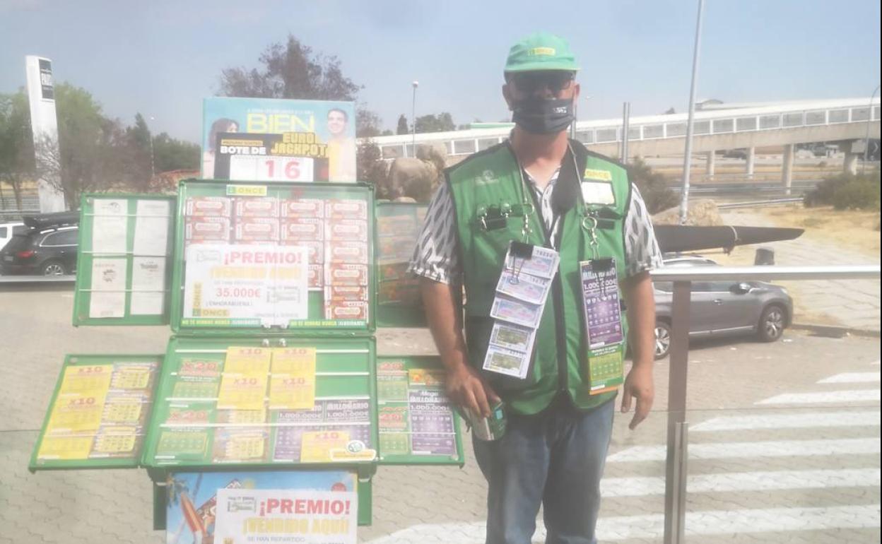 Jesús Gusano Sánchez, vendedor de los tres cupones premiados en Villacastín.