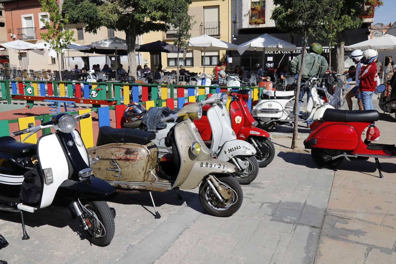 Fotos: Vespas y lambrettas protagonizan la Scooter Run Ribera del Duero en Peñafiel