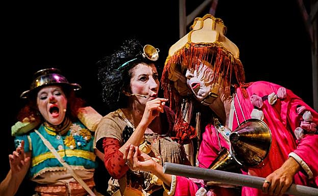 Imagen principal - Alrededor de 30.000 personas disfrutan del 25 aniversario de la Feria de Teatro de Castilla y León