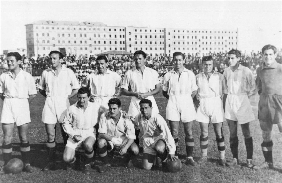 Un equipo del Real Valladolid en la temporada 1946-47, cuando logró ascender a segunda división. De pie: Coque, Vaquero, Pablito, Torquemada, Soler, Busquet, Patier y Ramallets. Agachados: Juanco, Lasala y Bohórquez. 