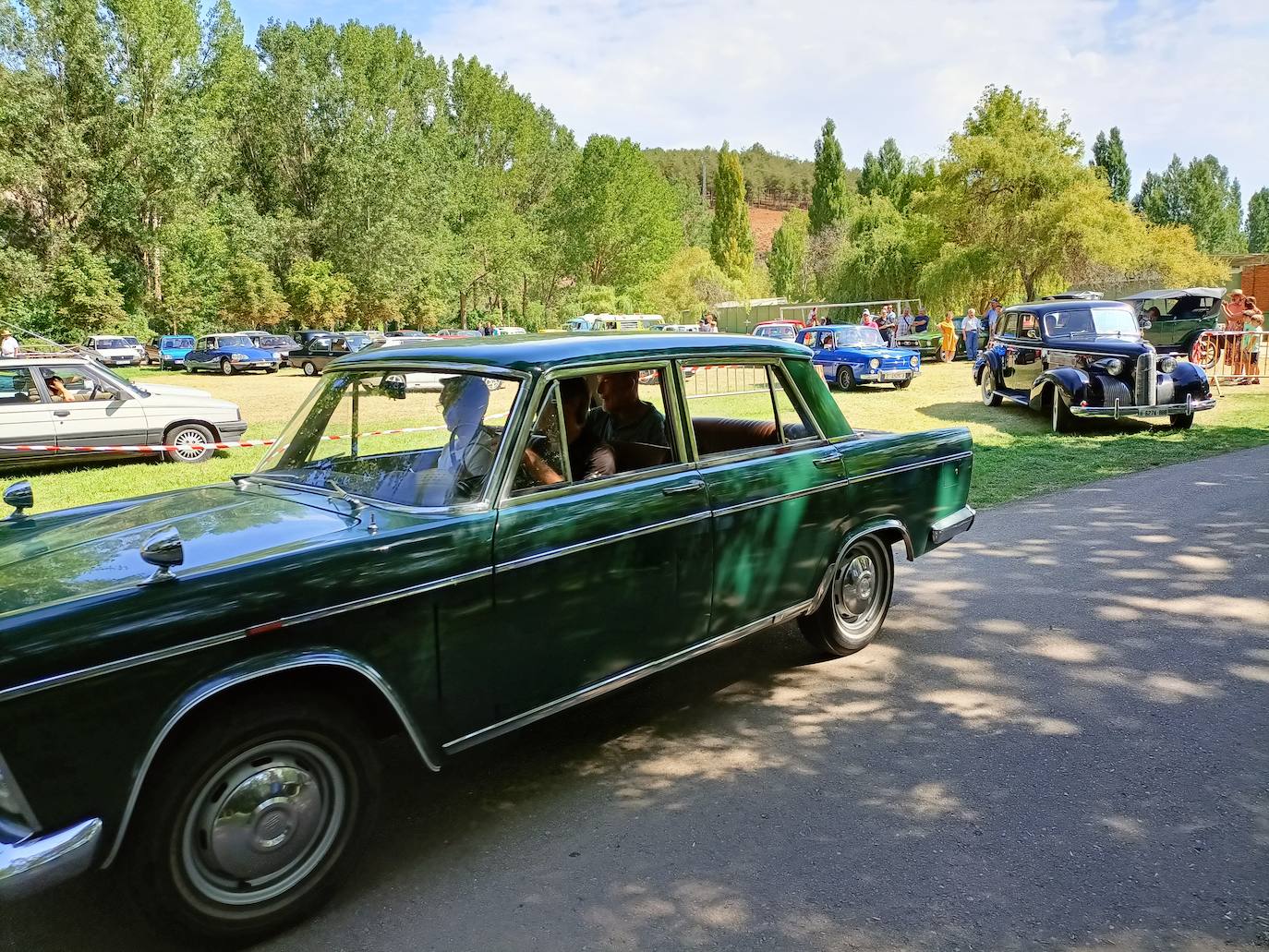 Fotos: Los coches clásicos invaden Alar del Rey