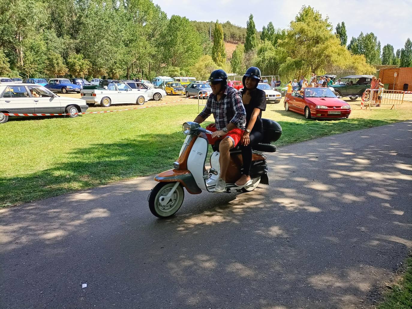 Fotos: Los coches clásicos invaden Alar del Rey