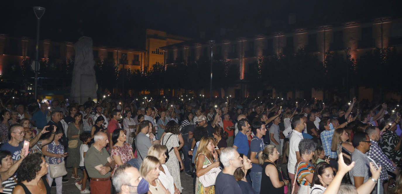 Fotos: Cómplices hace romántica la Plaza Mayor de Palencia