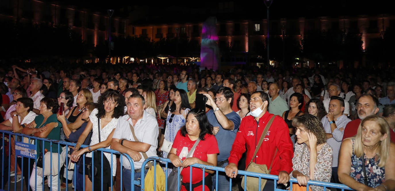 Fotos: Cómplices hace romántica la Plaza Mayor de Palencia