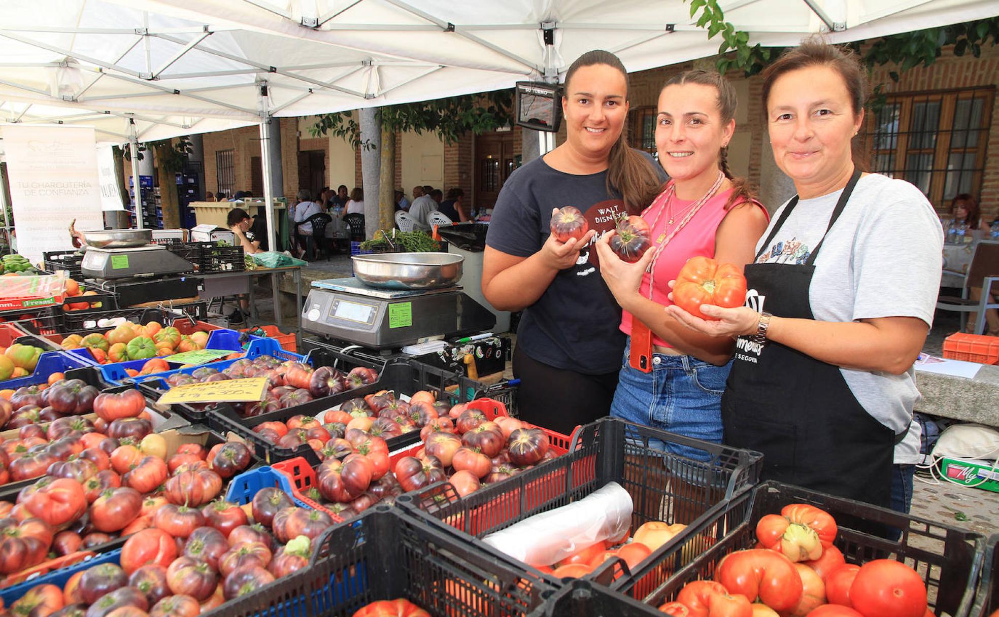 Tres de las productoras del tomate de Martín Muñoz de las Posadas.