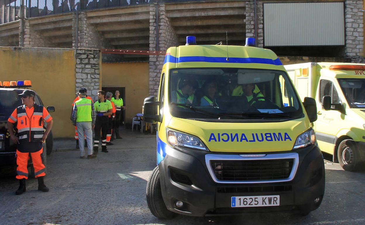 Ambulancia junto a la enfermería de la plaza de toros de Cuéllar.