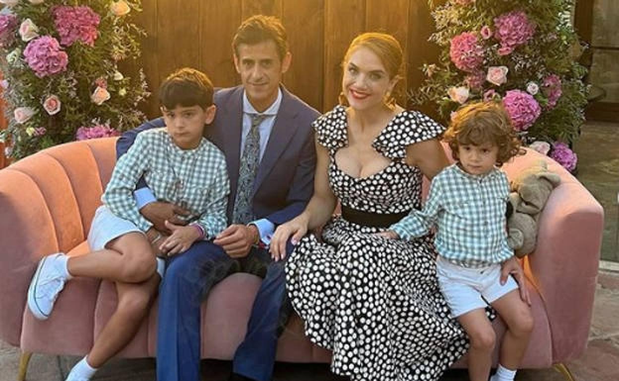 Beatriz Trapote despide a Víctor Janeiro antes de su entrada en el reality 'Pesadilla en el Paraíso'