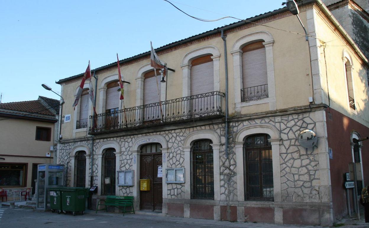 Fachada del Ayuntamiento de Olombrada.