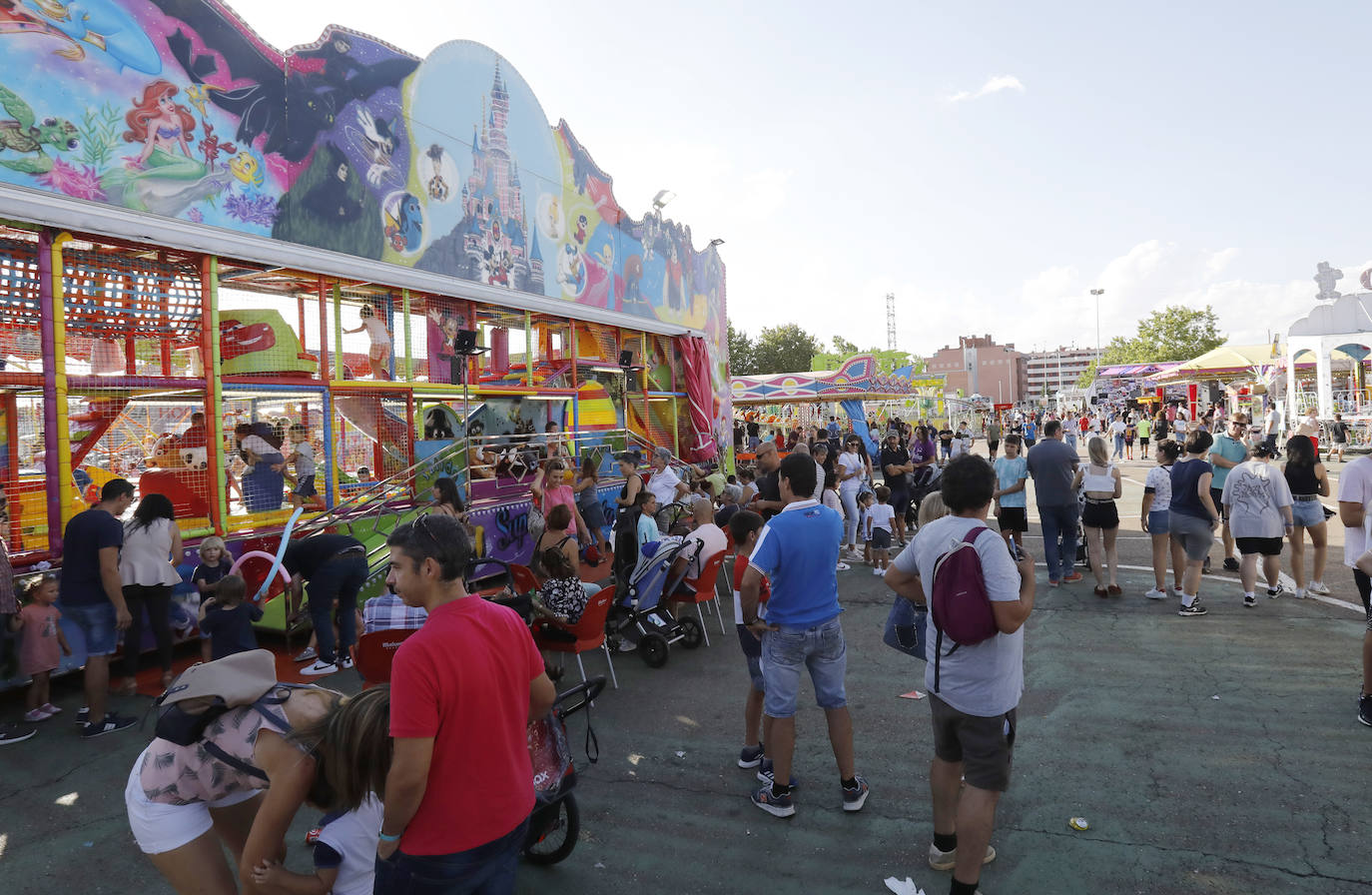 Los más pequeños podrán disfrutar de los tiovivos y los coches de chopque hasta el domingo 2