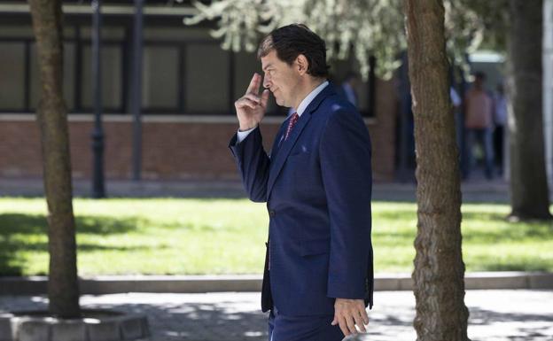 Mañueco rebaja impuestos para abrir curso político y pide a Sánchez que le imite