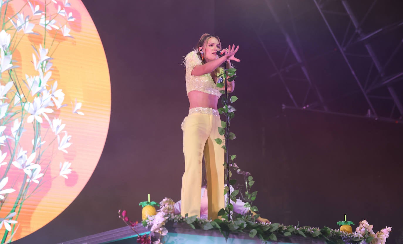 Fotos: Edurne desprende magia durante el concierto en la Plaza Mayor