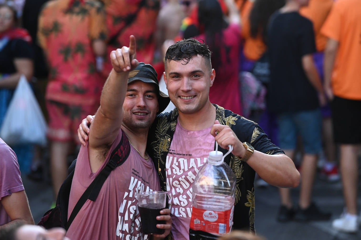 Fotos: Las peñas inauguran el jolgorio en el desfile multitudinario de las Fiestas de Valladolid