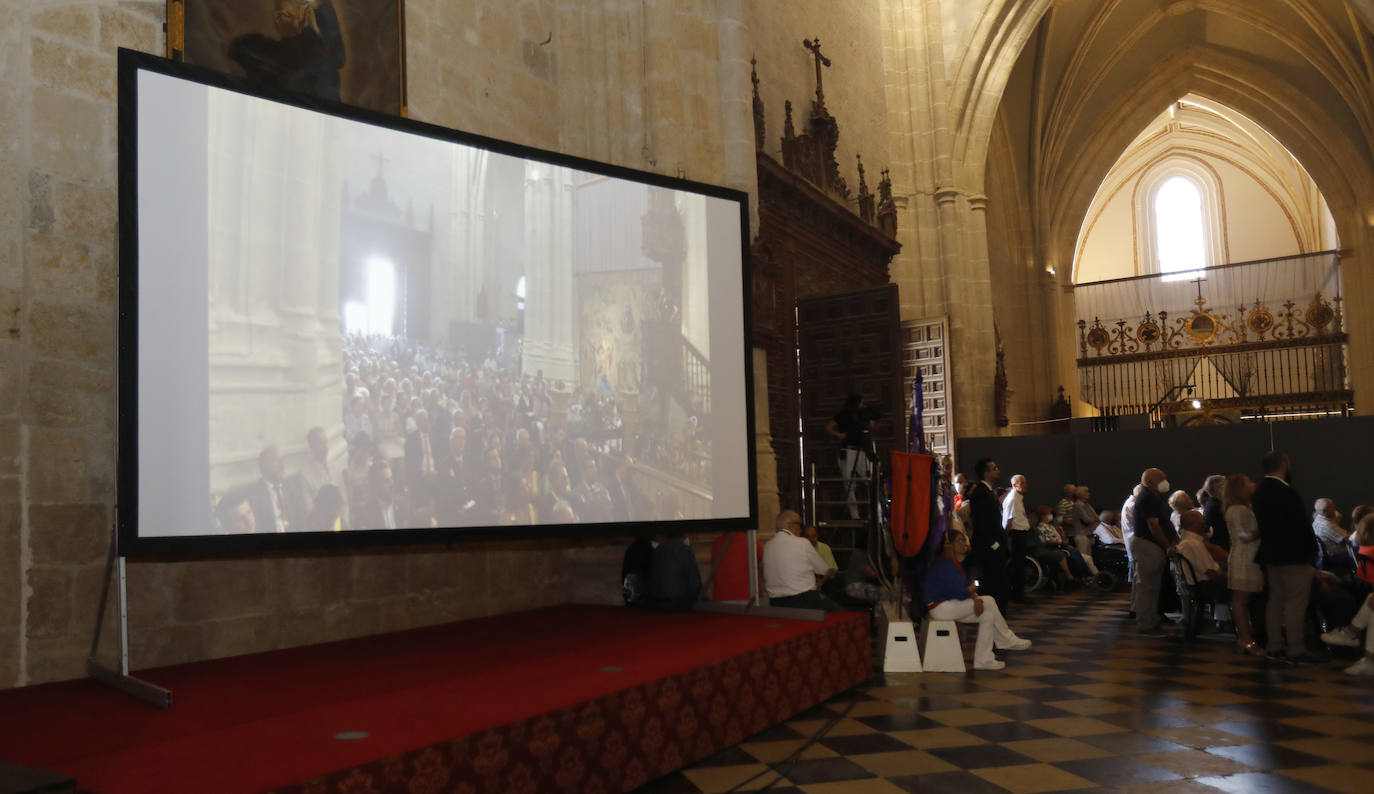 Fotos: El trascoro de la Catedral se queda pequeño para celebrar el día de San Antolín