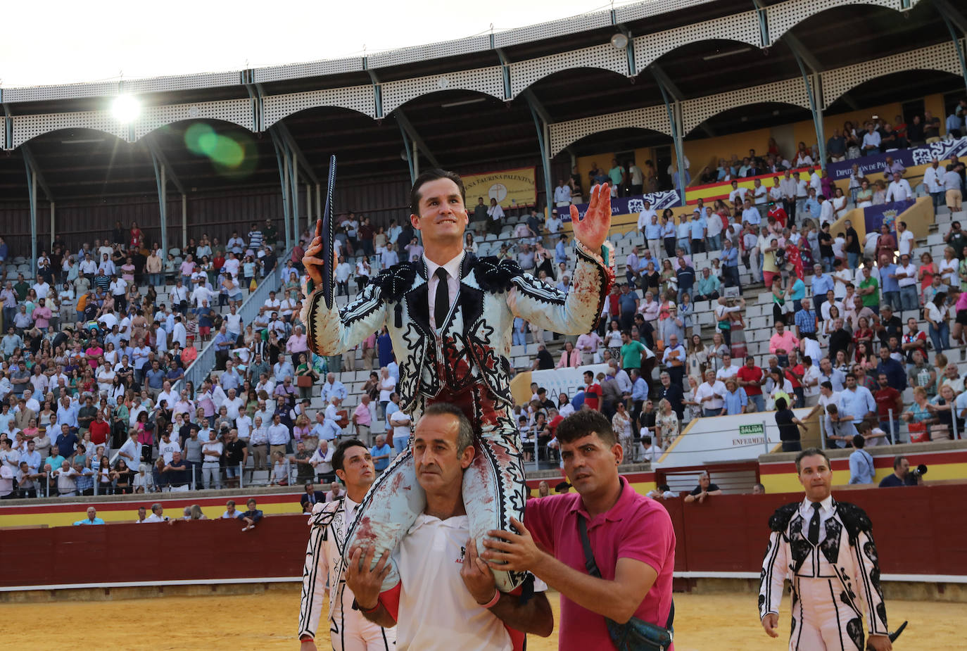 Fotos: Luque forma el lío en la goyesca de Palencia