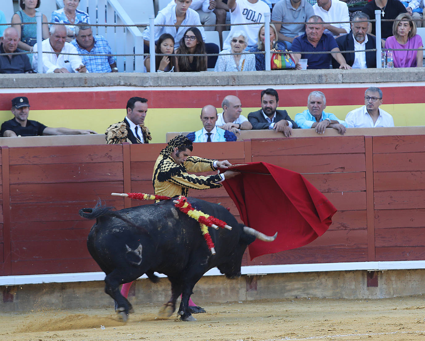 Fotos: Luque forma el lío en la goyesca de Palencia