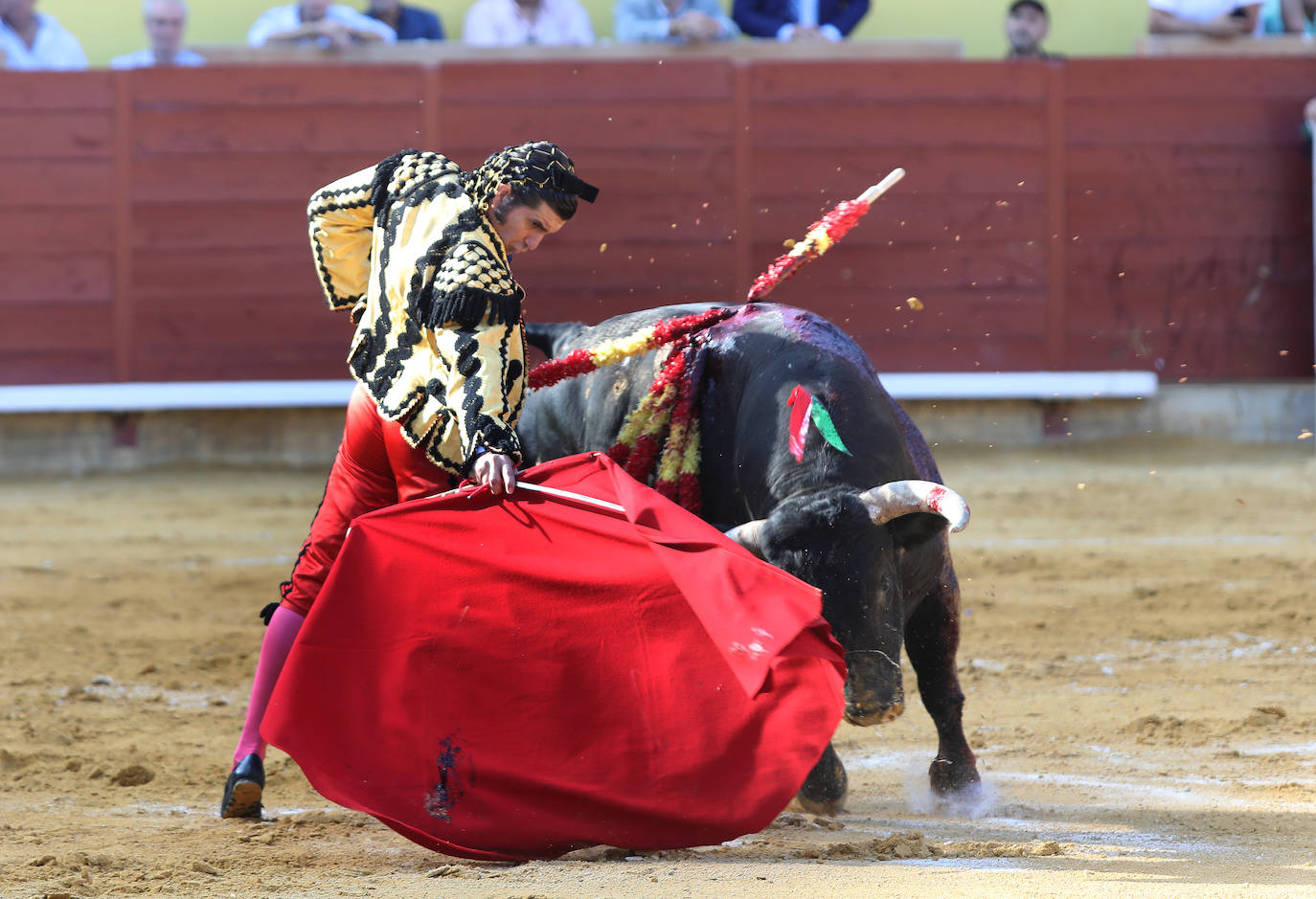 Fotos: Luque forma el lío en la goyesca de Palencia